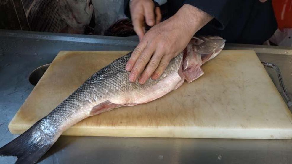 BU DA LEVREKLİ ÇÖKERTME KEBABI Muğlanın çökertme kebabı Rizeye gelince balıklı oldu
