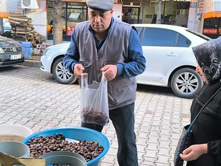 Kilosu 200 Lira Ama Kapış Kapış Gidiyor Kışın En Pahalı Meyvesi Ama Vazgeçemiyorlar... Kestane Alırken Bu 5 Detaya Dikkat