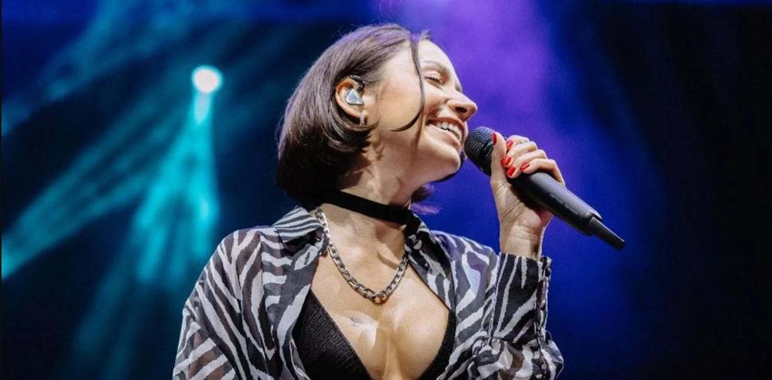 Zeynep Bastık 18 yaşındaki halini paylaştı Sarı saçları olay oldu