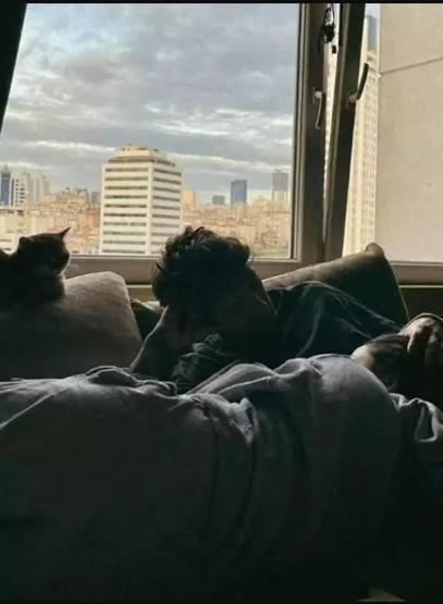 Zeynep Bastık aşka geldi O POZUNU BÖYLE PAYLAŞTI
