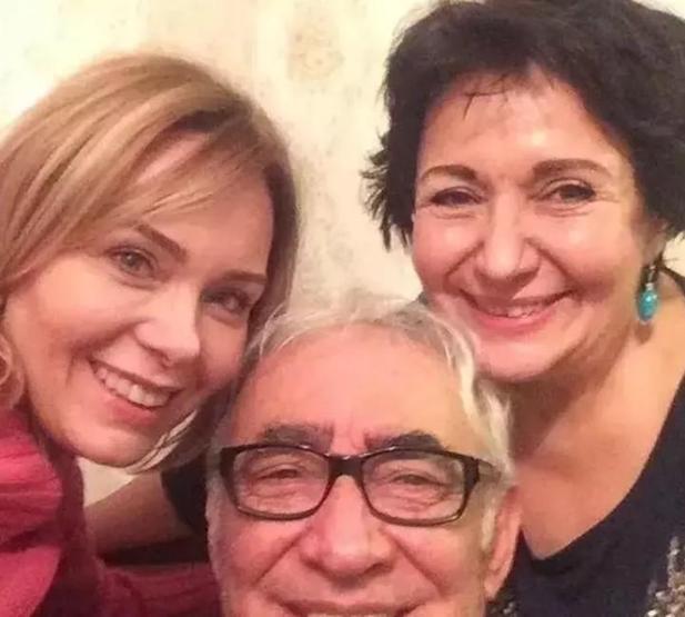 Şener Şenin kardeşine bakın Meğer o da çok ünlü bir oyuncuymuş