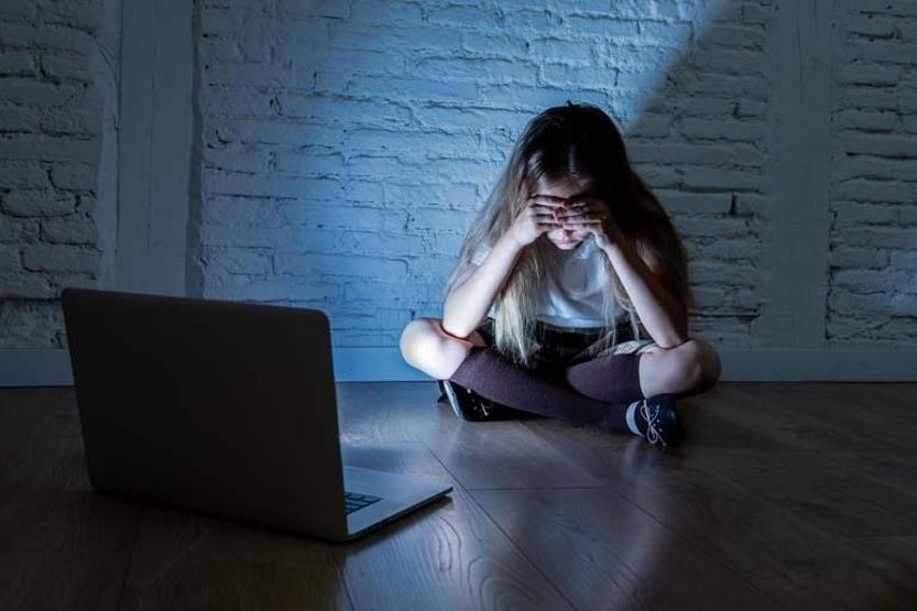 Gece Karanlıkta Telefona Bakanlar Dikkat Meğer Bu Hastalığı Tetikliyormuş