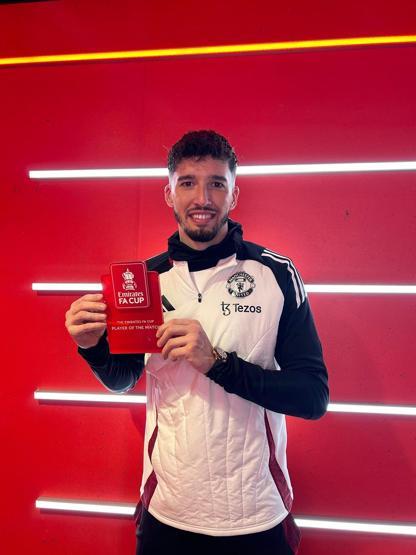 Milli kaleci Altay Bayındır, İngilterede gündem oldu Manchester Uniteda turu getiren kurtarışlar...