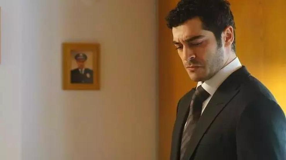 Serenay Sarıkayanın ifadeye çağrılmasını yorumladı Burak Deniz Ayşe Barım olayına dair bakın ne dedi