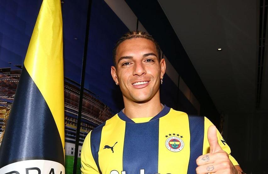 Fenerbahçede ayrılık Yeni transfere yol göründü...