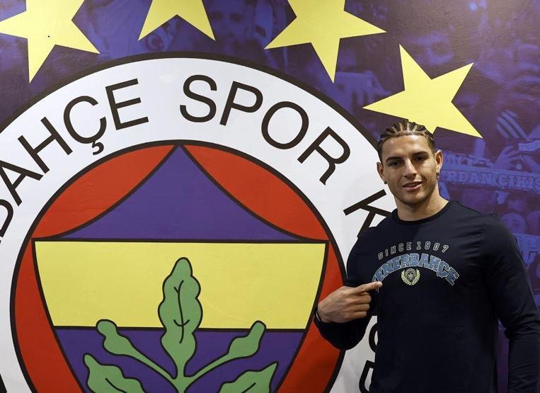 Fenerbahçede ayrılık Yeni transfere yol göründü...