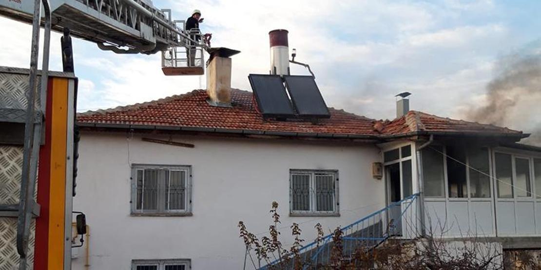 Neşet Ertaşın kız kardeşinin evi yandı