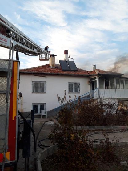 Neşet Ertaşın kız kardeşinin evi yandı