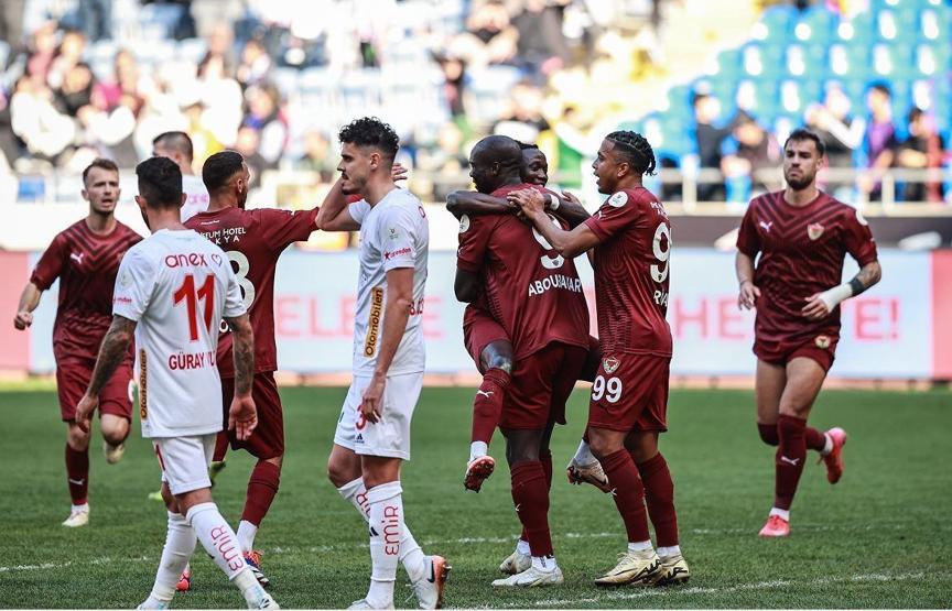 Antalyaspor, Hatayspor’dan 3 puan 3 golle aldı