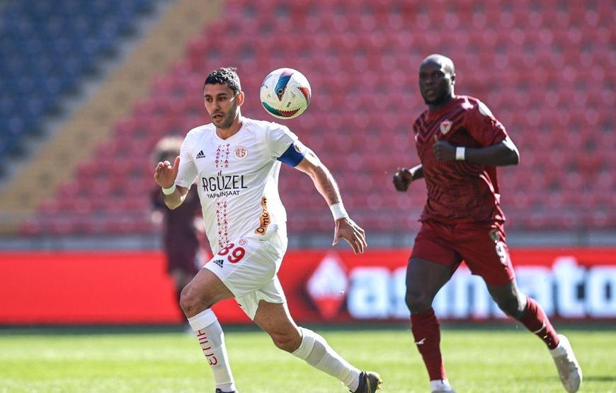 Antalyaspor, Hatayspor’dan 3 puan 3 golle aldı