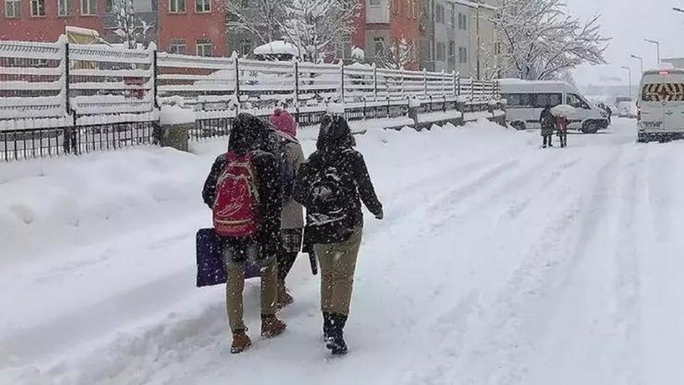 İstanbul’da Okullar Tatil Mi 5 Şubat İstanbul Kar Yağışı Okullar Tatil Mi Gözler İstanbul Valiliğinde