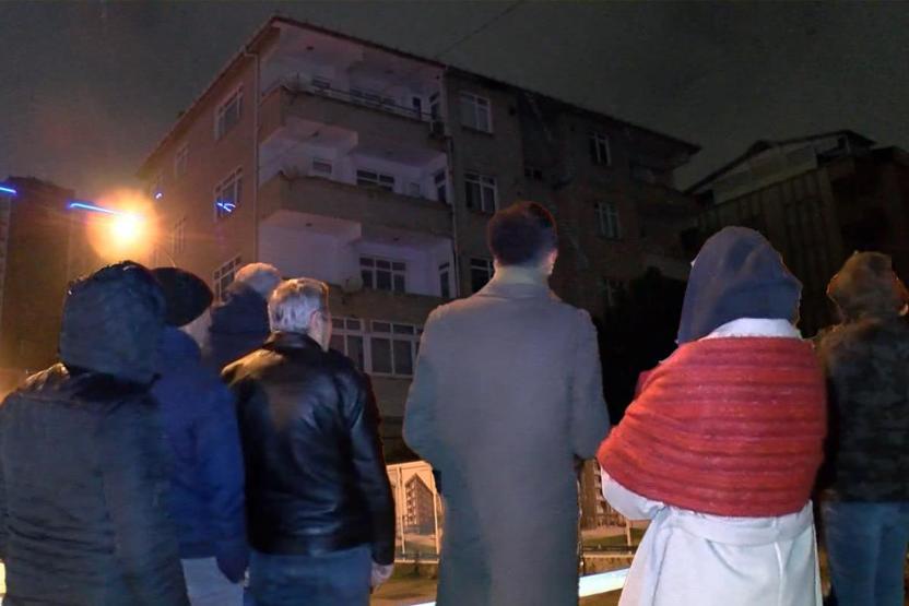 Tuzlada, kolonlarından ses gelen 4 katlı bina tahliye edildi
