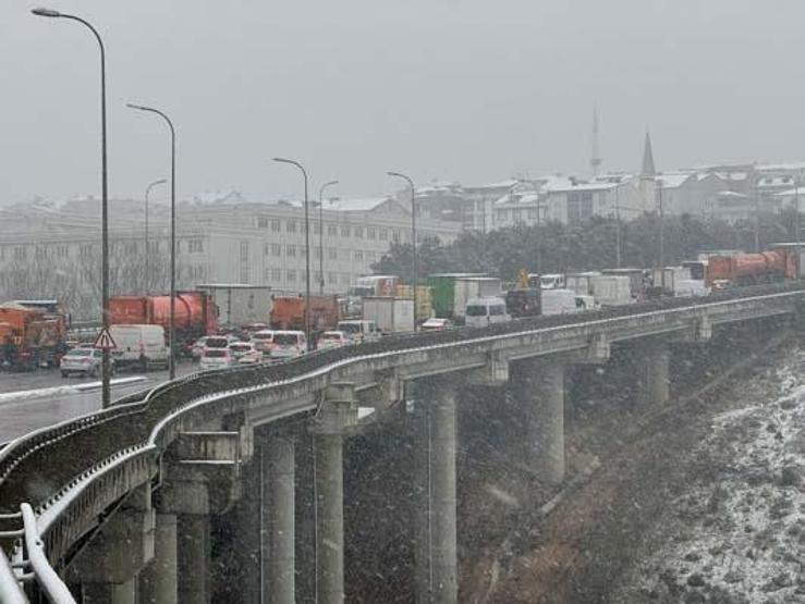 Son Dakika | Beklenen Kar Yağışı Geldi: Beyaz Örtü İstanbula Çok Yakıştı