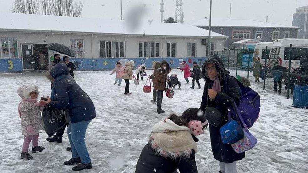 Son Dakika | Beklenen Kar Yağışı Geldi: Beyaz Örtü İstanbula Çok Yakıştı