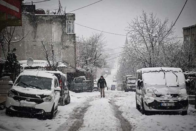 Son Dakika | Beklenen Kar Yağışı Geldi: Beyaz Örtü İstanbula Çok Yakıştı