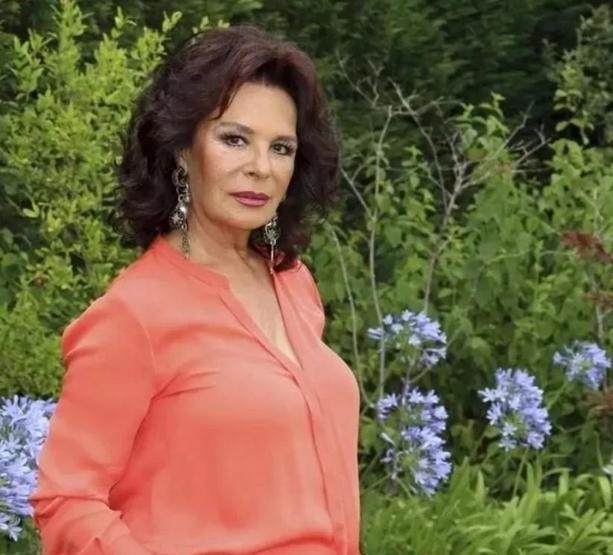 Hülya Koçyiğit, Londrada Kaza Geçirdi: 2 Saat Ambulans Bekledi İŞTE SON SAĞLIK DURUMU
