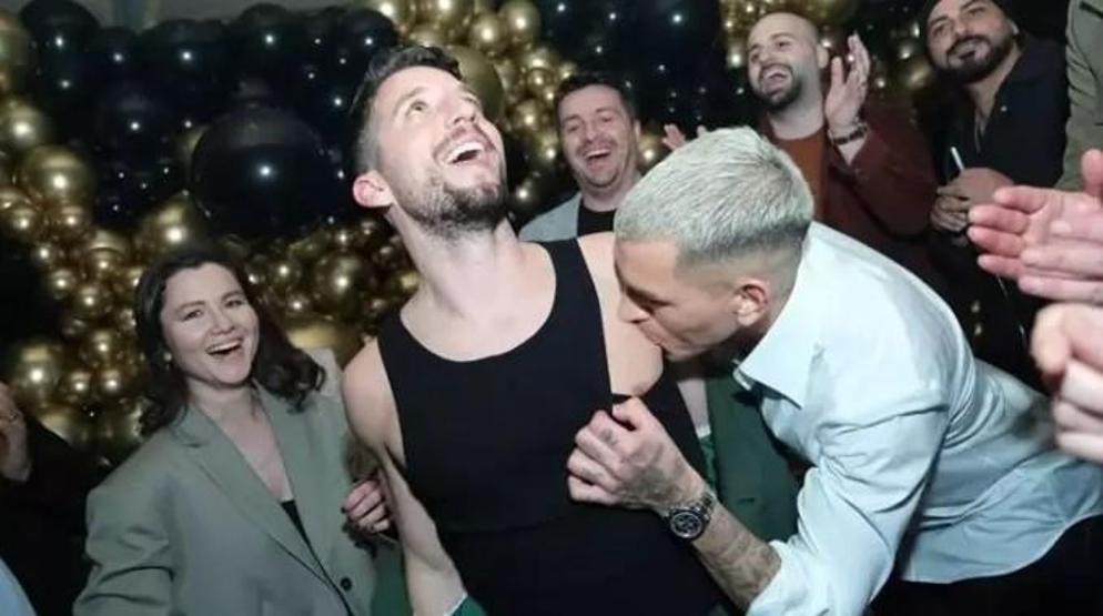 Lucas Torreiranın Mertens ile verdiği poz gündemde Mertens’in eşinden olay cevap