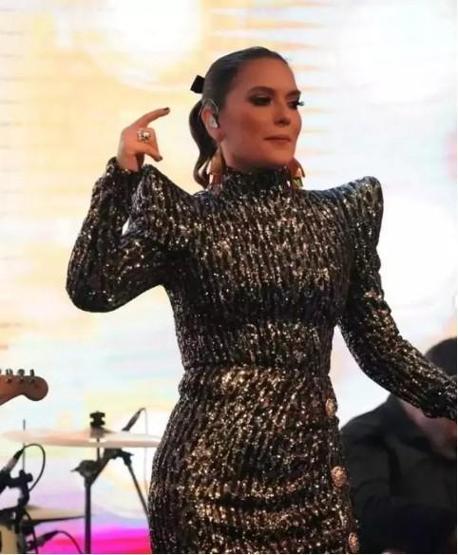 Demet Akalın imajını değiştiren ünlüler kervanına katıldı