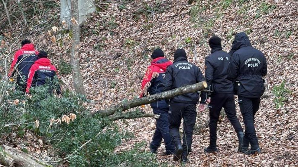 Belgrad Ormanında kaybolduğu düşünülen Ece Gürelin çantası, telefonu ve montu bulundu