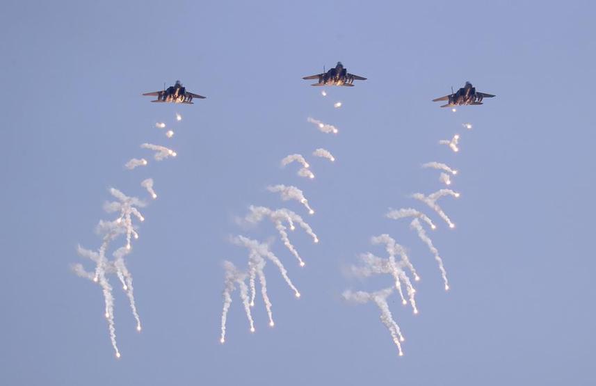 Güney Korede tatbikat esnasında büyük hata: Savaş uçakları yanlışlıkla köyü bombaladı