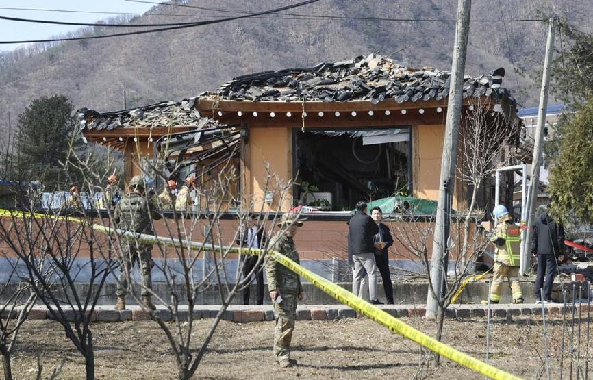 Güney Korede tatbikat esnasında büyük hata: Savaş uçakları yanlışlıkla köyü bombaladı