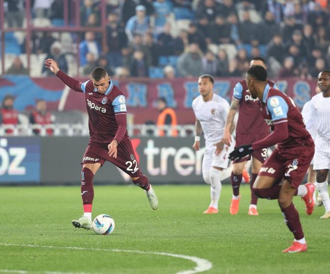 Trabzonspor evindeki mağlubiyete üzülüyor Yerel basın, Şenol Güneşe tepki gösterdi...