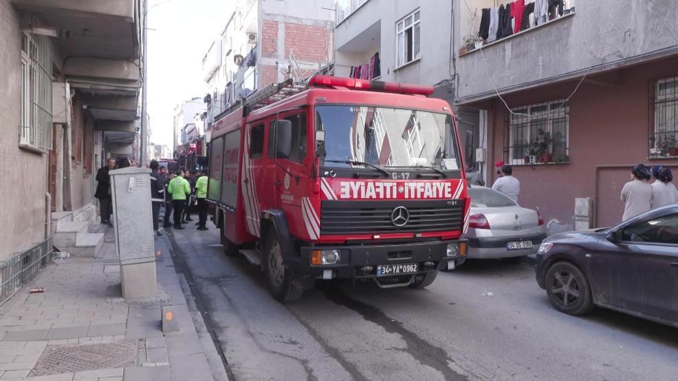 Bağcılarda 4 katlı binada yangın: 1 ölü