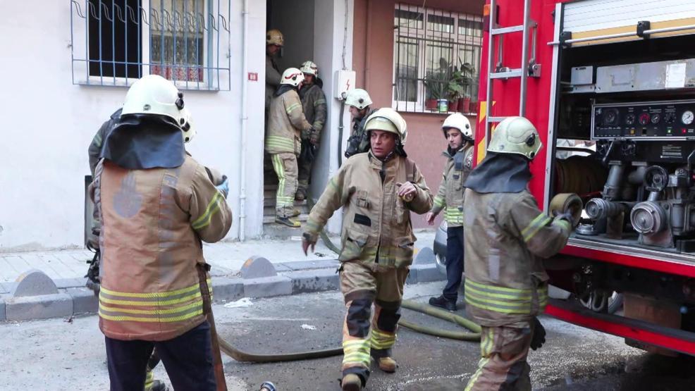 Bağcılarda 4 katlı binada yangın: 1 ölü