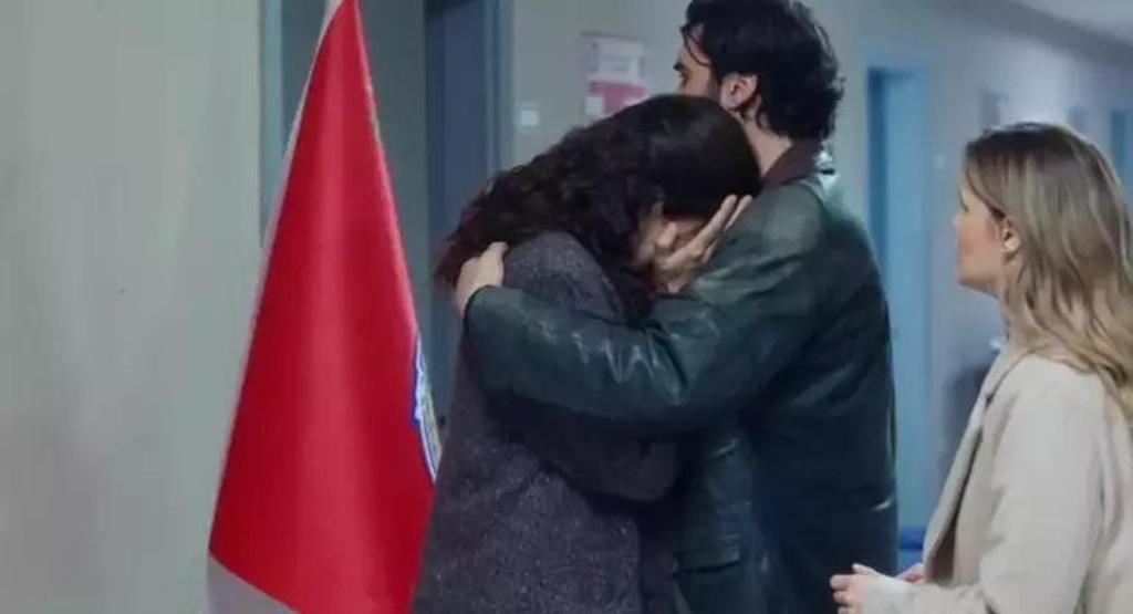 Annem Ankarada Ayça sinirlendi: Sizi tanıdığım güne lanet olsun