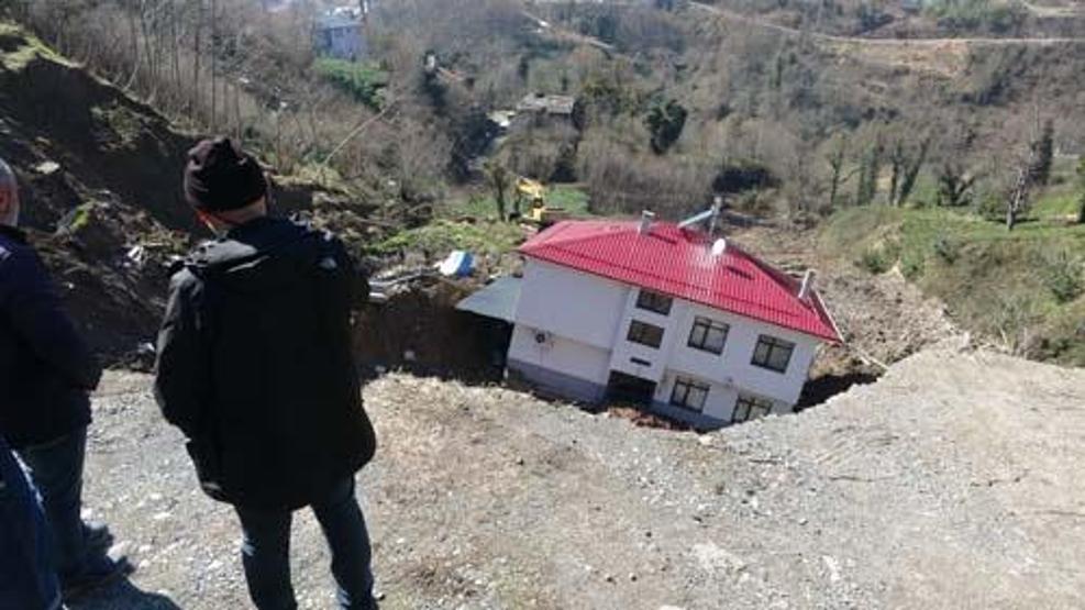Evi metrelerce kaymasına rağmen hasar almamıştı: Yeni detaylar ortaya çıktı