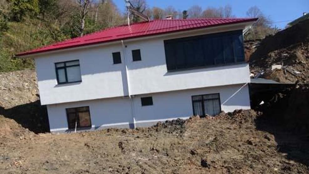 Evi metrelerce kaymasına rağmen hasar almamıştı: Yeni detaylar ortaya çıktı