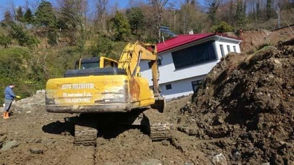 Evi metrelerce kaymasına rağmen hasar almamıştı: Yeni detaylar ortaya çıktı