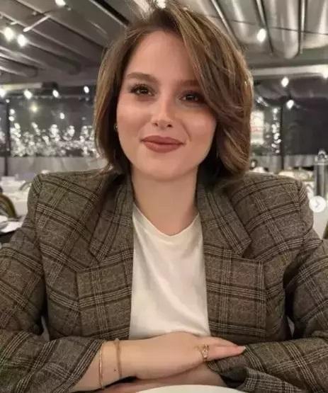 Hande Erçel ve Kerem Bürsinli Sen Çal Kapımının Melosuydu Tam 28 kilo verdi Elçin Afacan’ın zayıflama sırrı ortaya çıktı