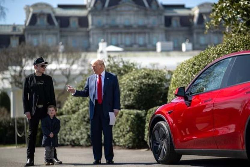 ABD Başkanı Trumptan Tesla saldırılarına karışanlara 20 yıla kadar hapis cezası uyarısı