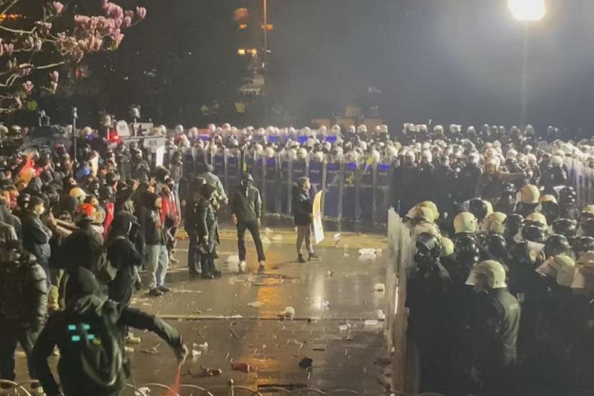 Saraçhanede izinsiz gösteriye polis müdahalesi