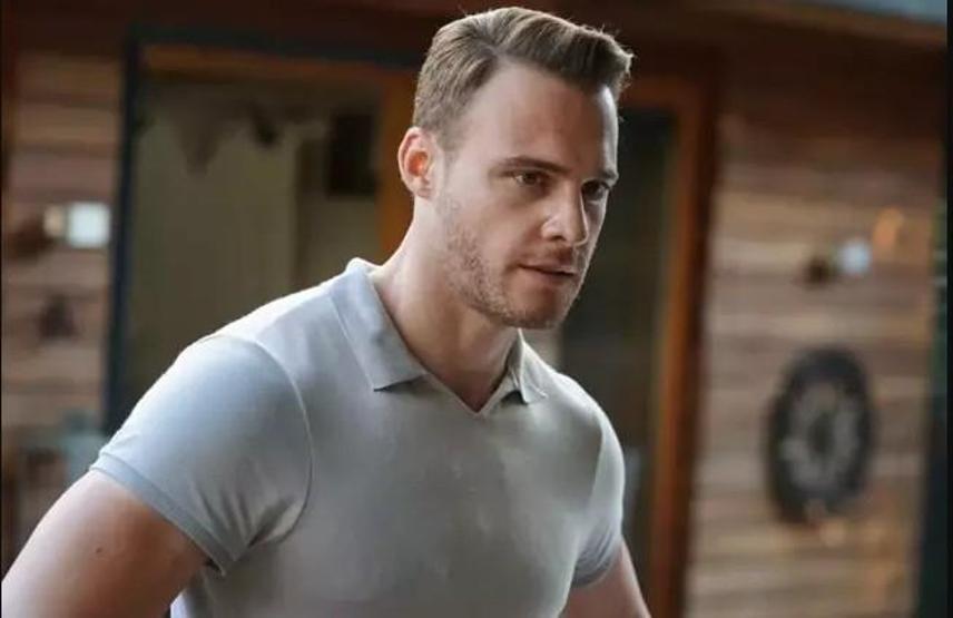 Kerem Bürsin’den Şaşırtıcı Değişim Yeni İmajıyla Görenleri Hayrete Düşürdü
