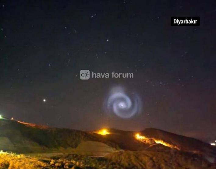 Gökyüzünde bir anda spiral belirdi İstanbul ve Diyarbakırda görülen Spiral nedir