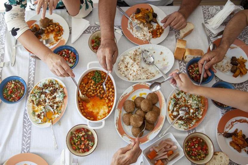 BAYRAMDA TATLI VE KARBONHİDRATA DİKKAT Ayıla bayıla yiyoruz ama…  Uzman isim üstüne basa basa uyardı