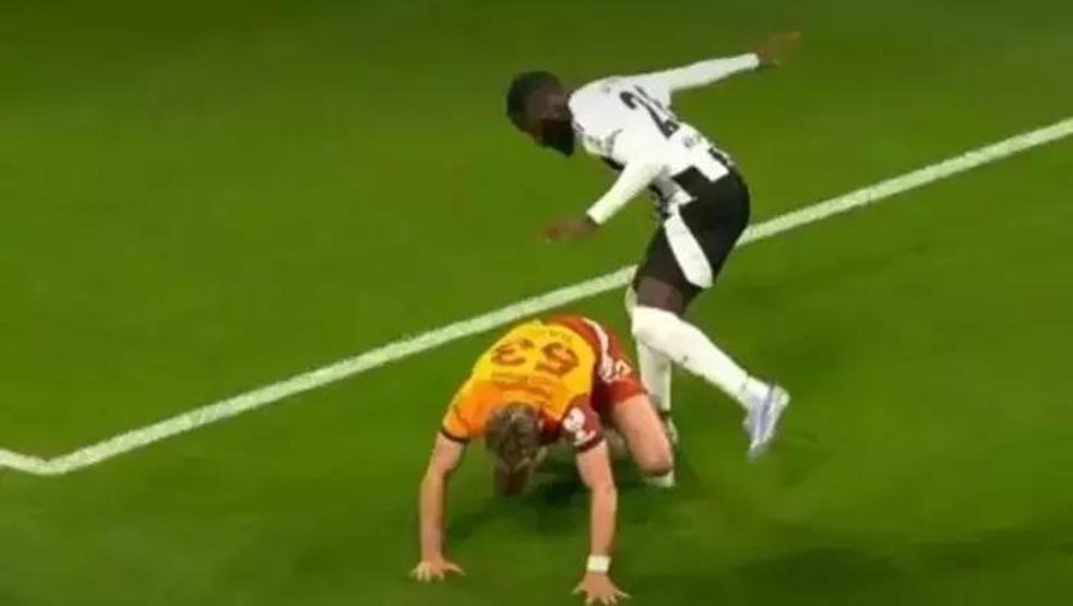 Beşiktaş - Galatasaray derbisinin hakem yorumları | Kırmızı kart kararı doğru mu Davinson Sanchezin pozisyonu penaltı mı