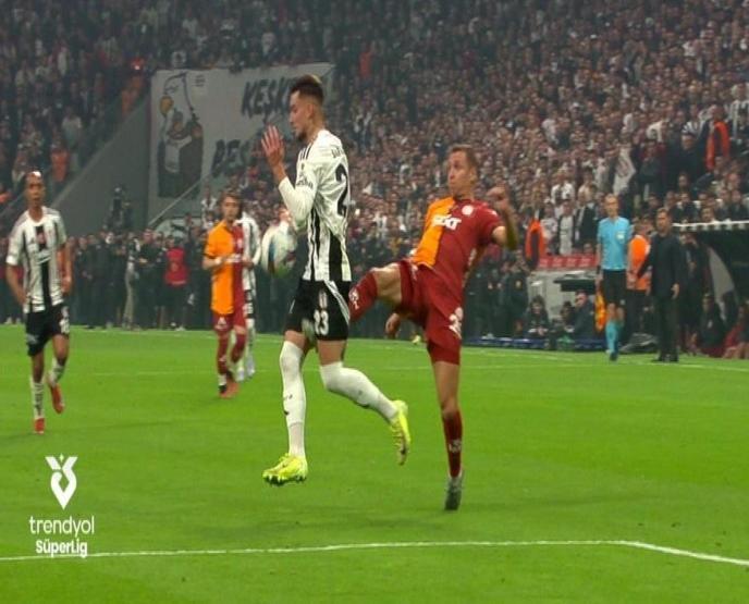 Beşiktaş - Galatasaray derbisinin hakem yorumları | Kırmızı kart kararı doğru mu Davinson Sanchezin pozisyonu penaltı mı
