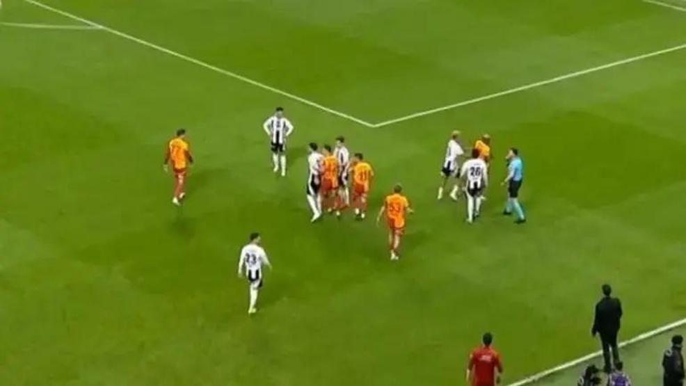 Beşiktaş - Galatasaray derbisinin hakem yorumları | Kırmızı kart kararı doğru mu Davinson Sanchezin pozisyonu penaltı mı