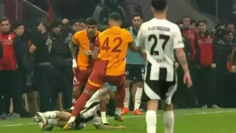 Beşiktaş - Galatasaray derbisinin hakem yorumları | Kırmızı kart kararı doğru mu Davinson Sanchezin pozisyonu penaltı mı