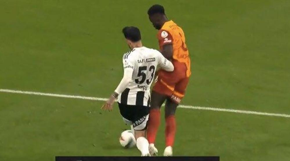 Beşiktaş - Galatasaray derbisinin hakem yorumları | Kırmızı kart kararı doğru mu Davinson Sanchezin pozisyonu penaltı mı
