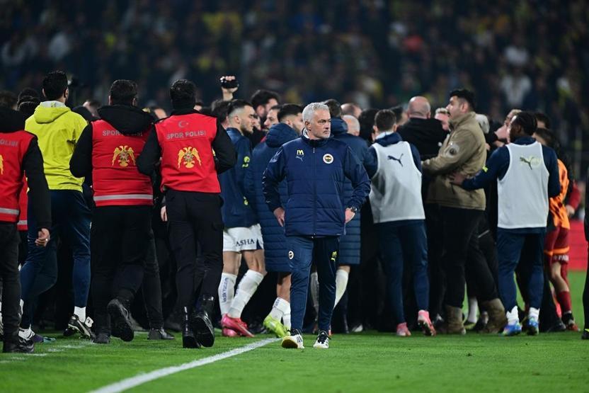 Fenerbahçede koltuğu sallanan Mourinho için Brezilya dedikodusu
