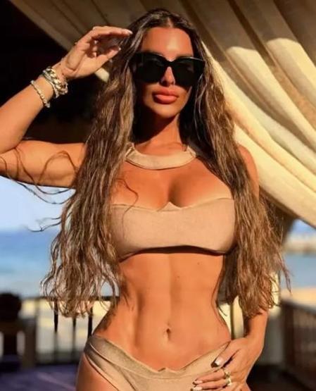 Tuğçe Özbudak yeni mesleğiyle şaşkına çevirdi