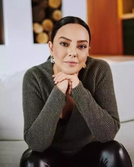 Ebru Gündeşin 14 yaşındaki kızı ilk kez görüntülendi Gözlerden uzak büyütüyor