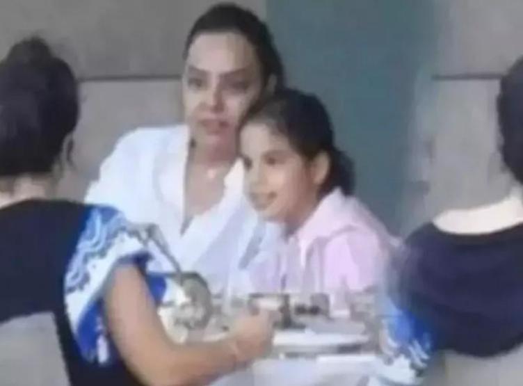 Ebru Gündeşin 14 yaşındaki kızı ilk kez görüntülendi Gözlerden uzak büyütüyor