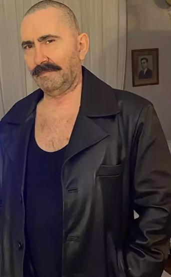 Peker Açıkalından yeni imaj Saçlarını sıfıra vurdu, bıyık bıraktı