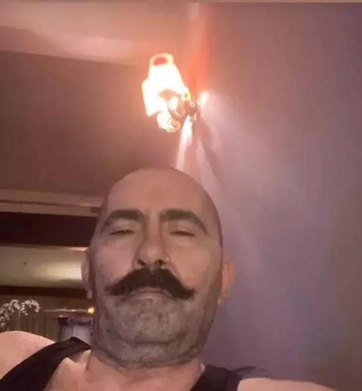 Peker Açıkalından yeni imaj Saçlarını sıfıra vurdu, bıyık bıraktı
