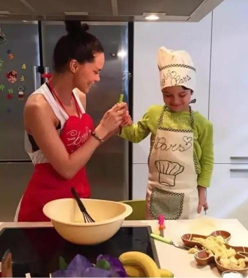 Ebru Şallıdan duygusal paylaşım: Allah bu acıyı hiçbir anne babaya yaşatmasın
